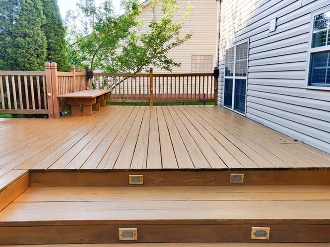 Stained wood deck with railing and built-in bench in a Northern Virginia backyard